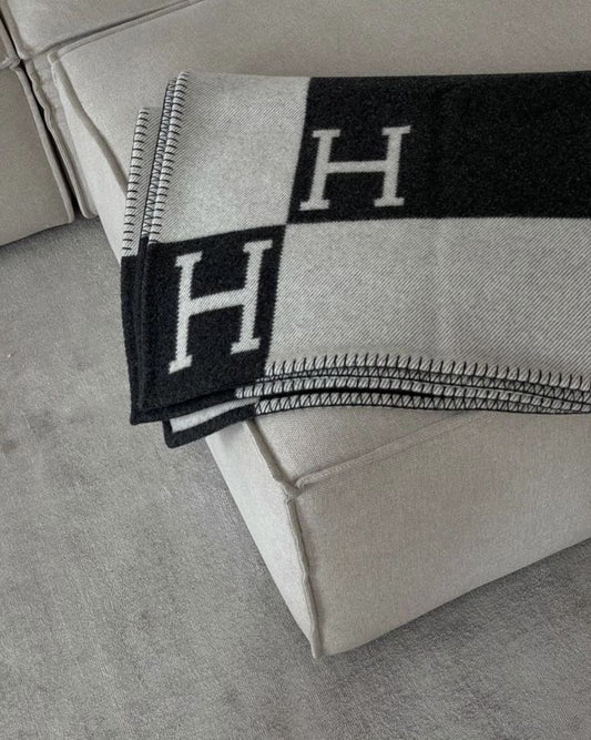 H Inspired Blanket Black